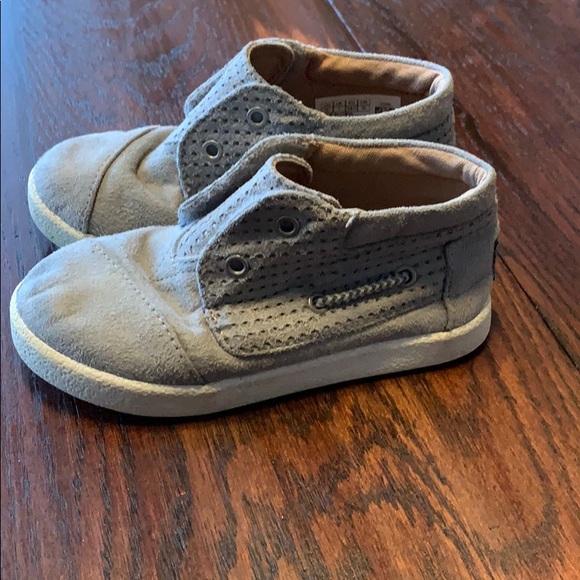 Toms Slip On Shoes - Picture 3 of 6